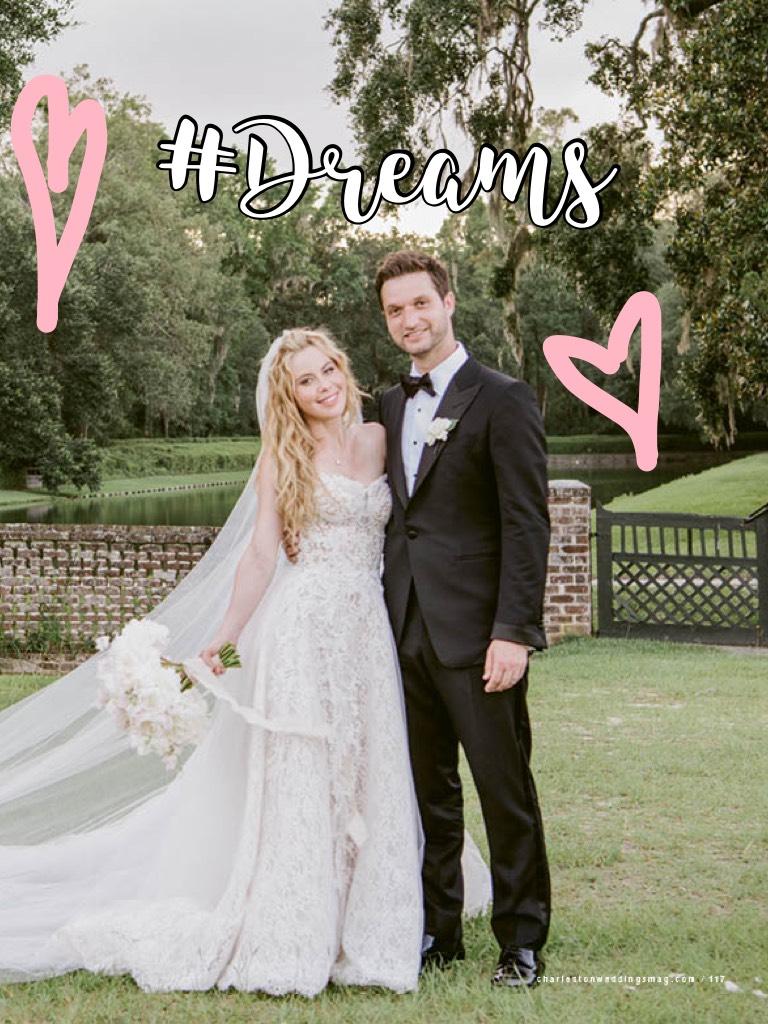 This is what you call a 'dream wedding'. Guess how much this dress cost?