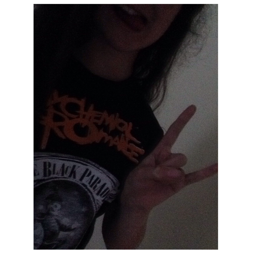 NOOT
This is what I was gonna post but nO
iT wOnT lEt MeEeE
I got this black parade shirt 
When will heathens video be dropped?¿?¿