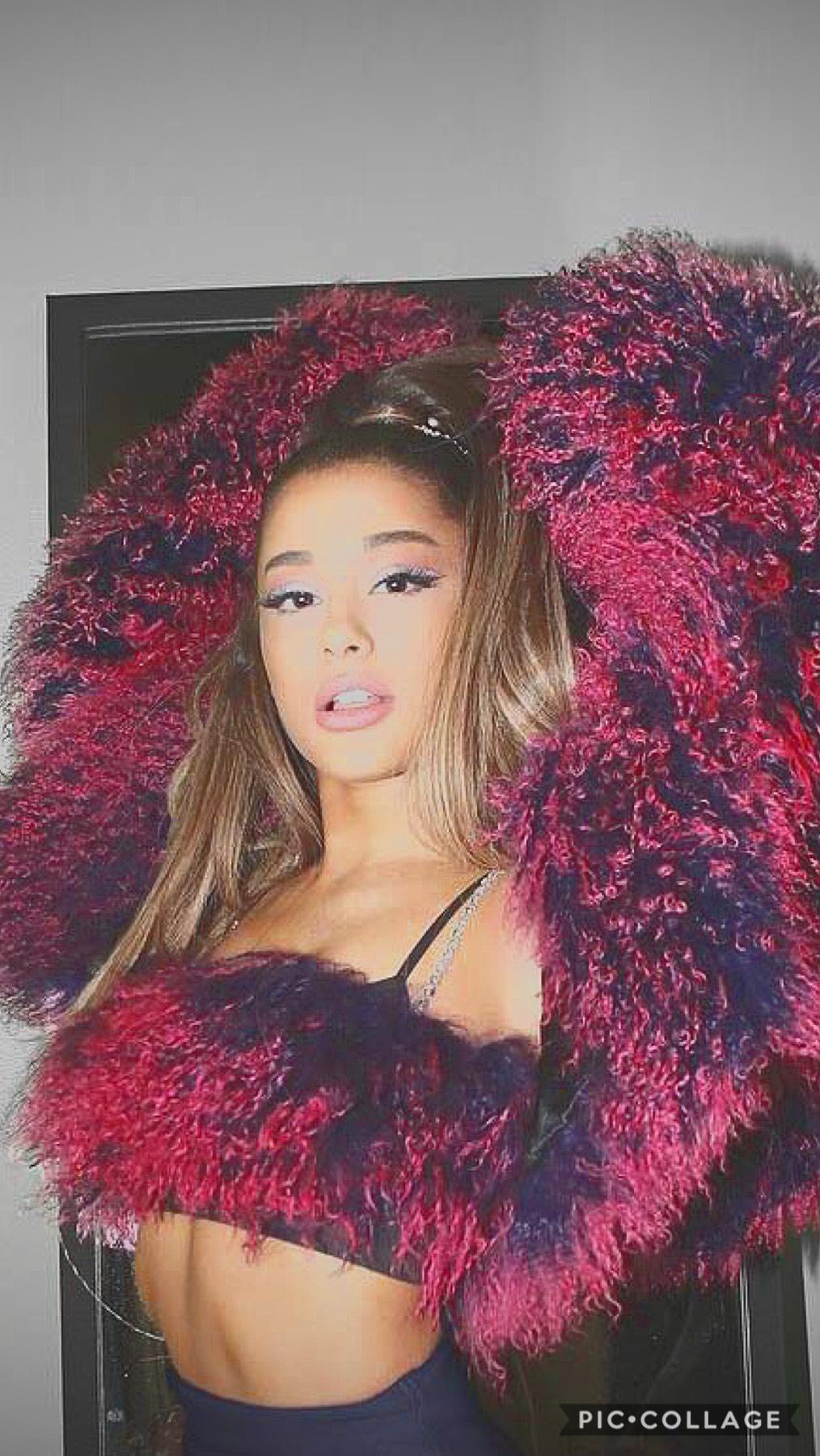 Ariana is releasing a new summer single very soon! Who’s excited? 🖤
