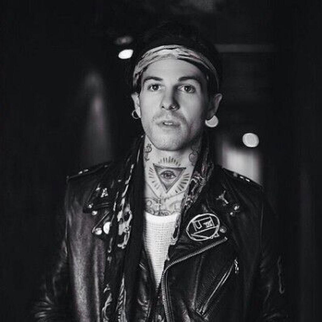 jesse rutherford is so beautiful??? and his music??? like the neighbourhood is actually perfection??? wow. 