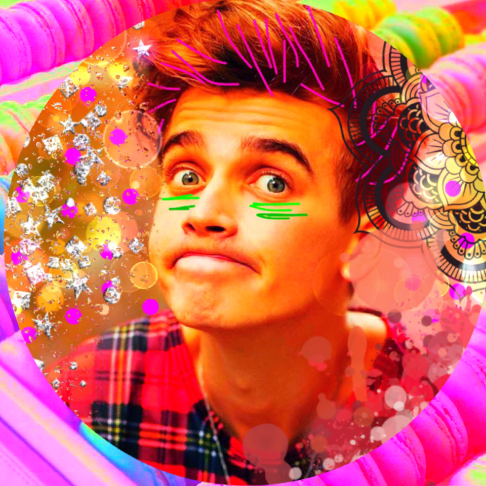 OMG!! How bootiful is this?? VERY BOOTIFUL!! Ok, so... CREDS TO PinkJessie for making me this BOOTIFUL(for like the millionth time😆) ICON!