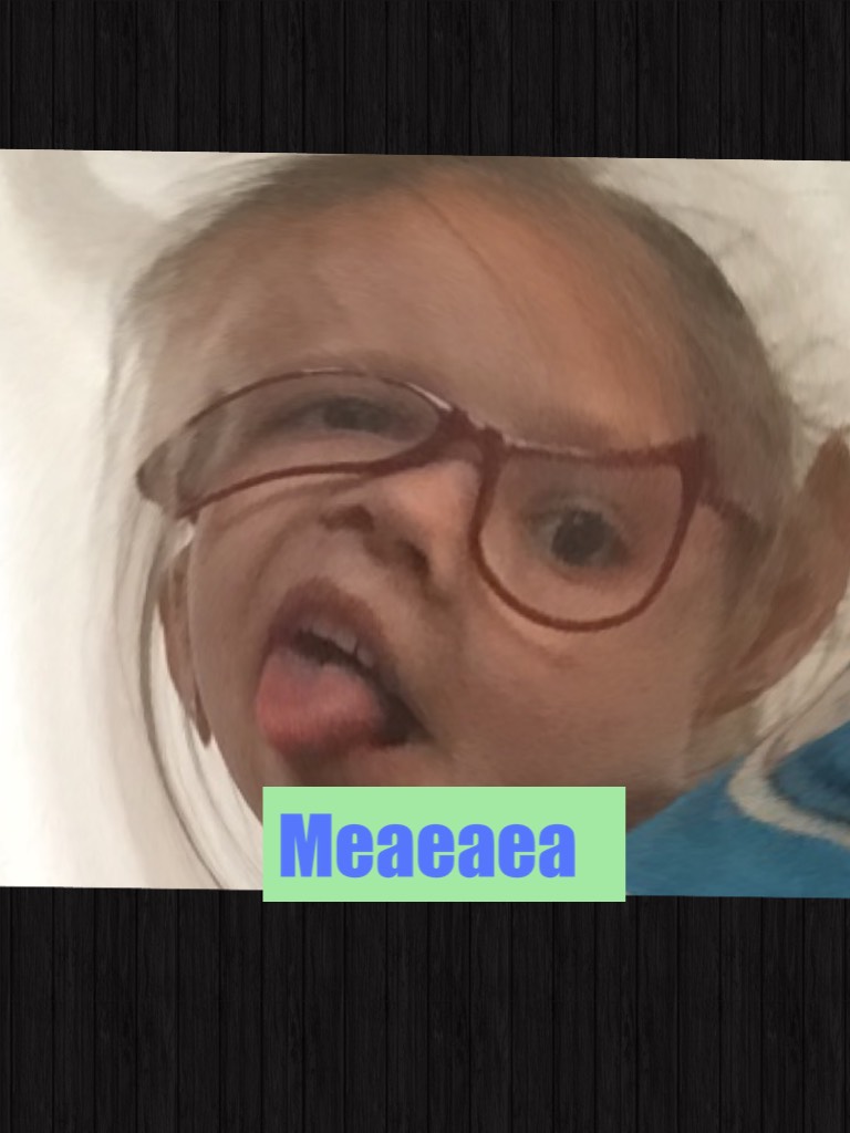This is my little cousin in photo booth😂😂😂😂