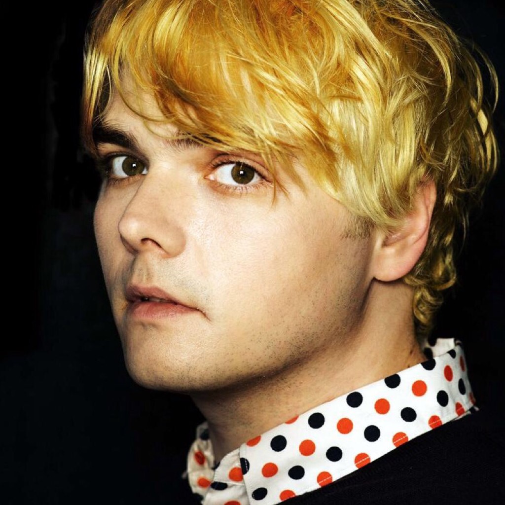 Are we allowed to talk to talk about blonde-haired Gerard because daNG DANIEL I DIDN'T REALIZE HOW DADDY THAT WAS ANd ill go now 