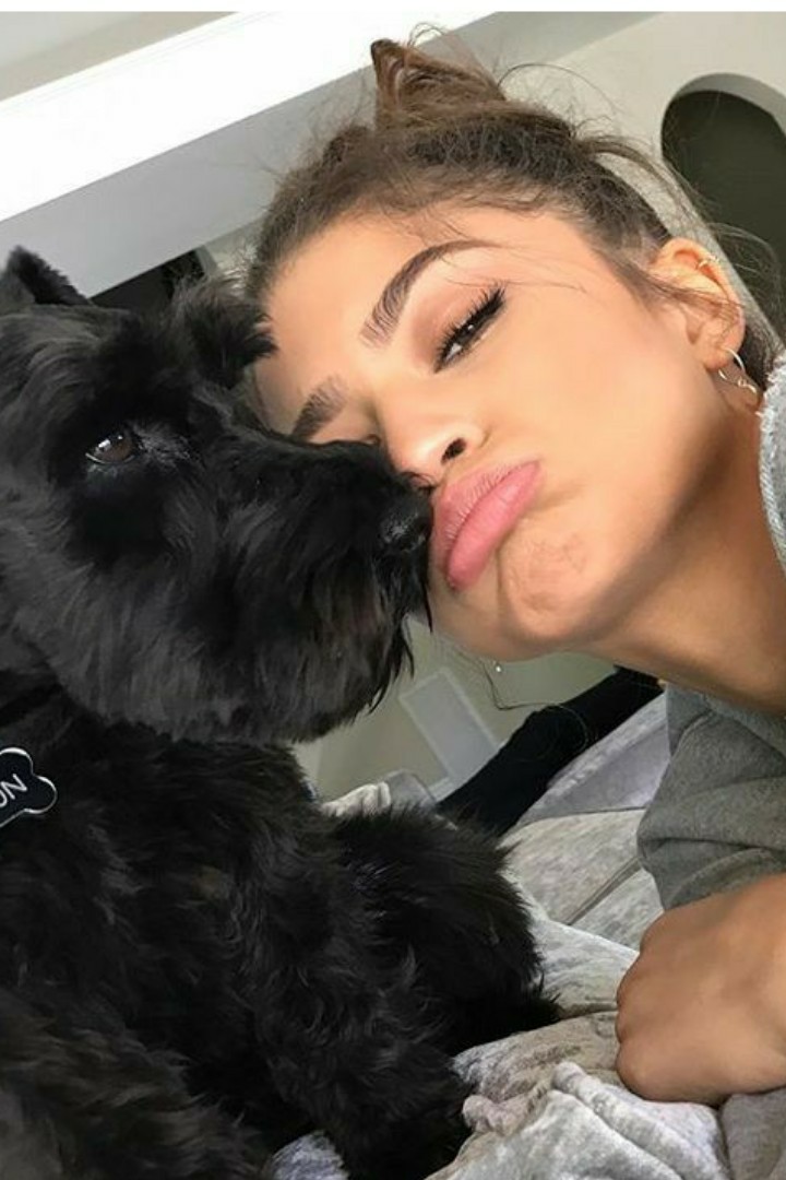 Awe even her dog is Beautiful! 😍