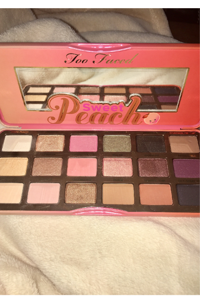 Yay! I got the sweet peach palette 🍑 from too faced 