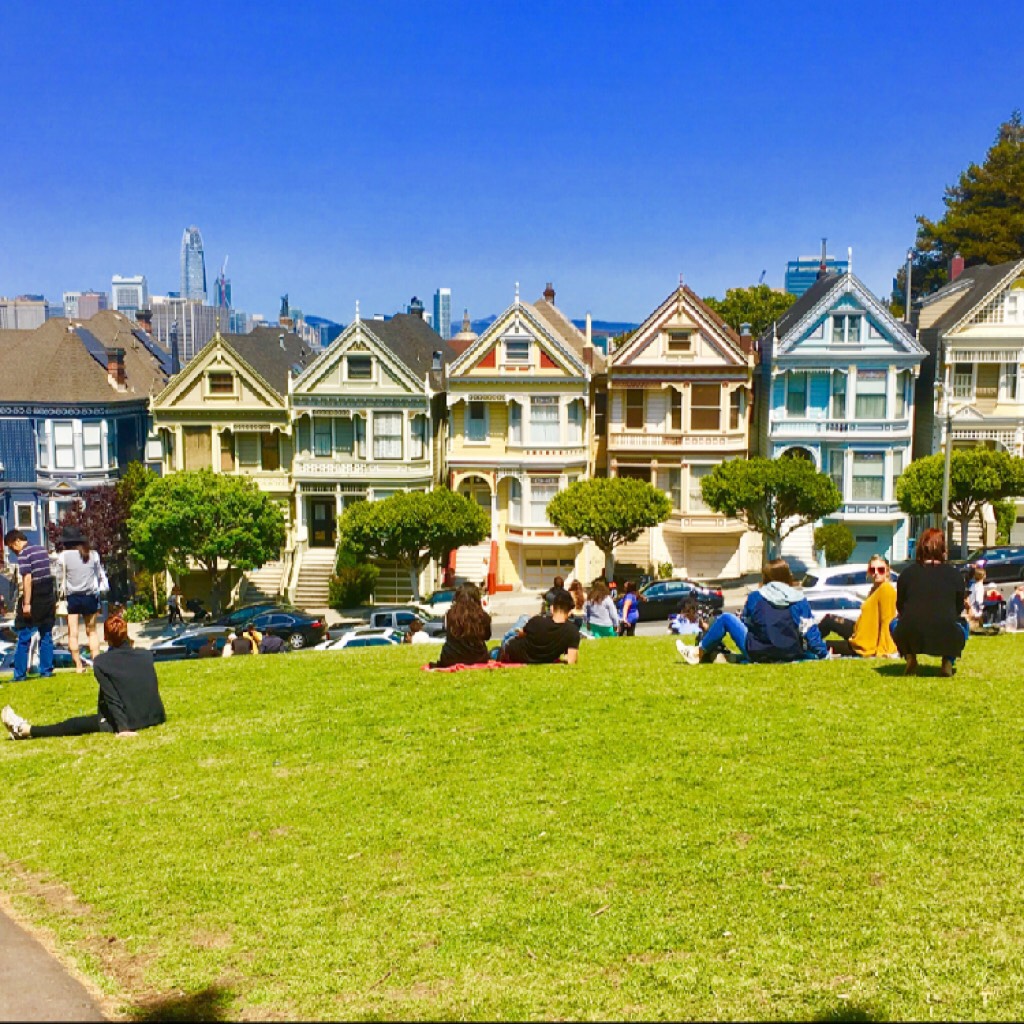Omg this is where full house was filmed! I literally LOVE full house! Question of the day|| what is your favorite tv series? Let me know! I really like the fosters, switched at birth, and pretty little liars. A really good Netflix original is You Get Me. 
