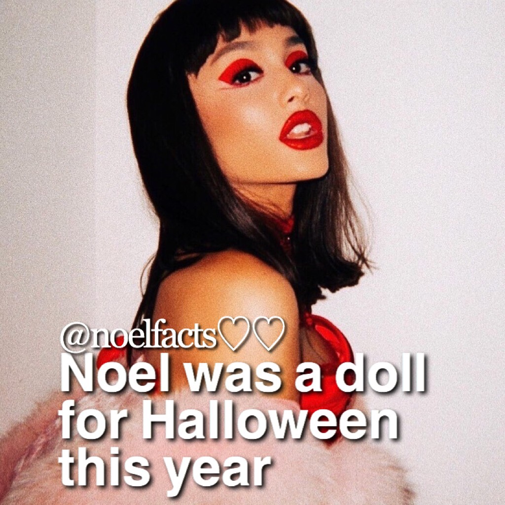 Hi I miss Halloween it was so much fun this year oml ❤️🎃 but Christmas is near so ayee QOTD: what were you for Halloween? AOTD: Georgie from IT (luv that movie) 🌙🎈🌹