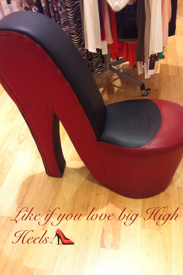 Like if you love big High Heels!👠