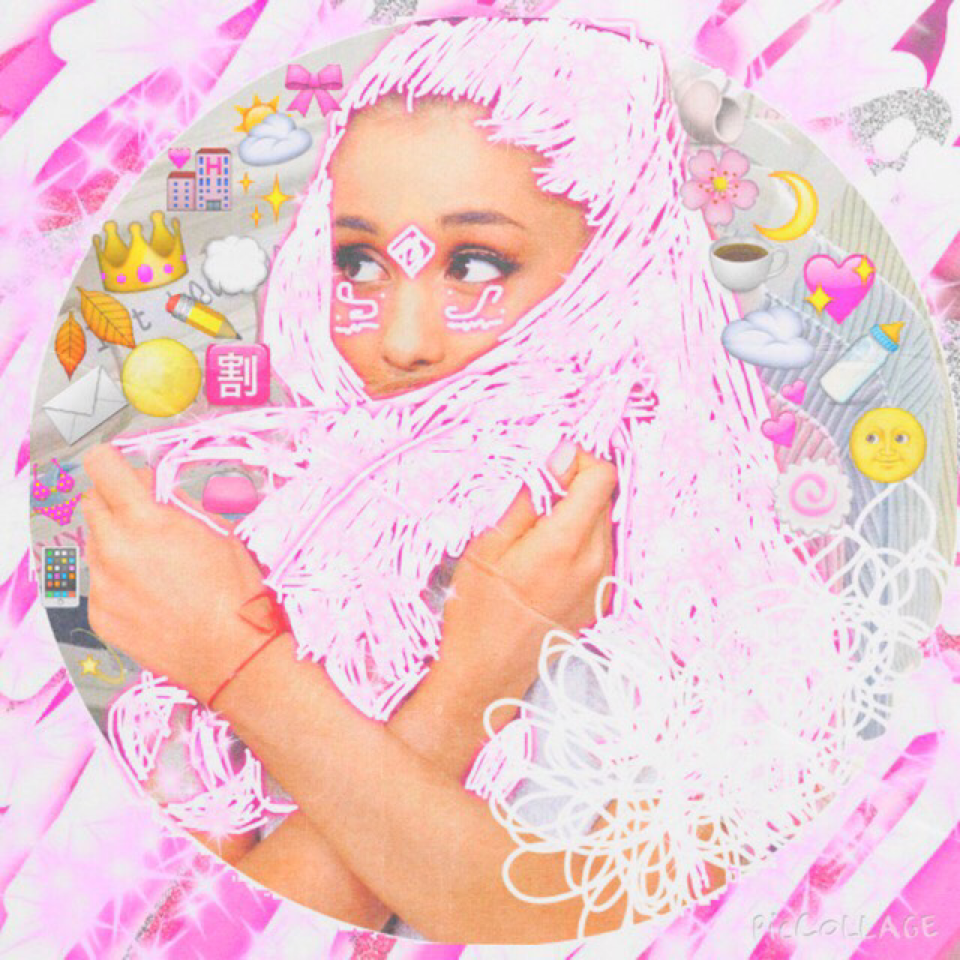 ARIANA GRANDE👑🌙✨💕💖I'm not sure how I feel about this🍂👑