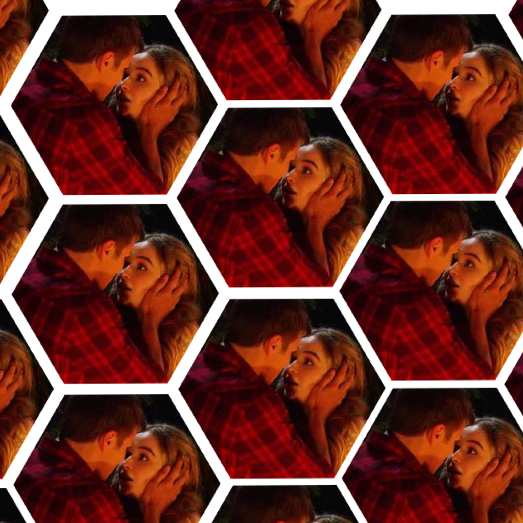 I saw something like this for Riarkle, so I made a Lucaya one! It's suckish but eh. Editing isn't my strong suit and that's why I post screenshots and stuff