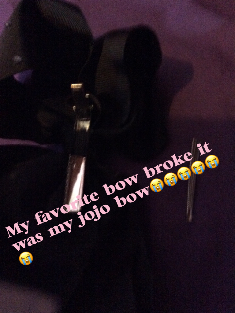 My favorite bow broke it was my jojo bow😭😭😭😭😭😭