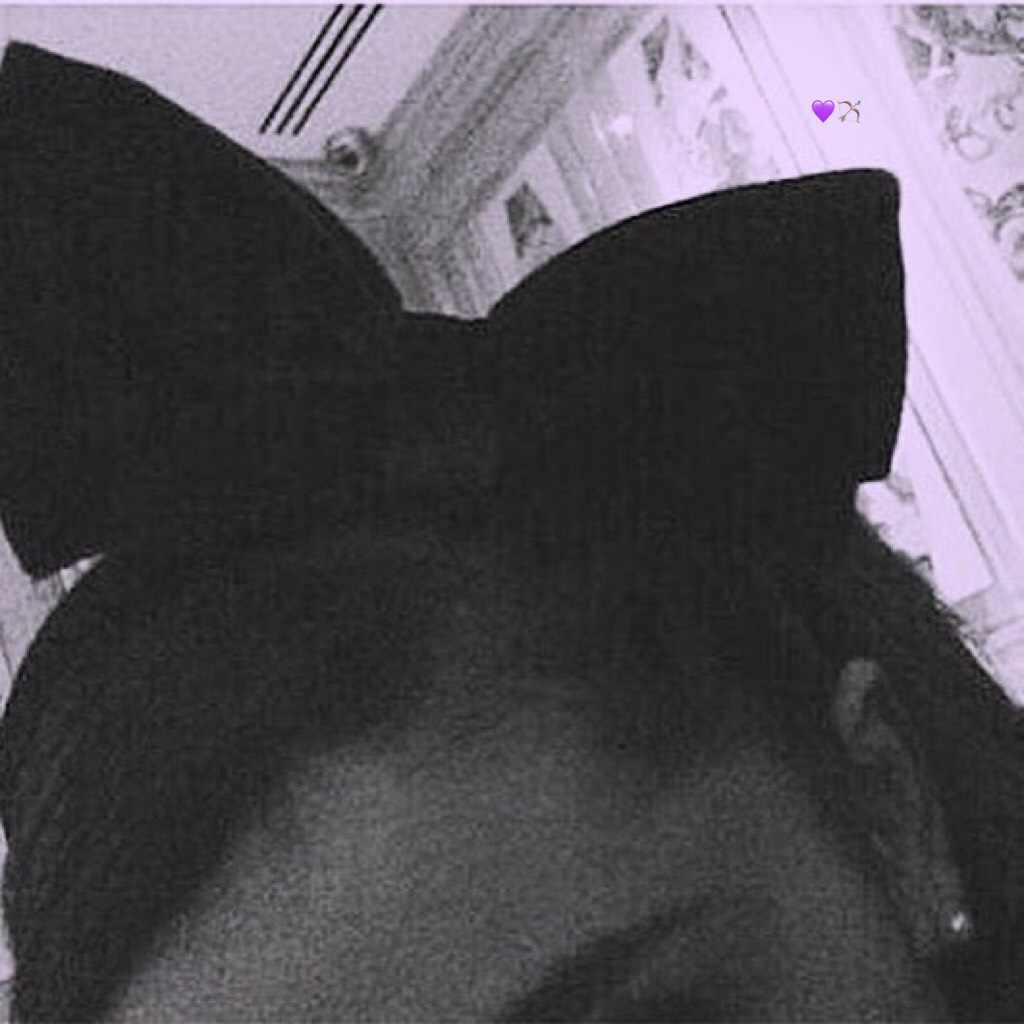 throwback to when ari used to wear bows! i really really miss that era.!
qotd: what year did you become a fan of ari? aotd: 2013 
