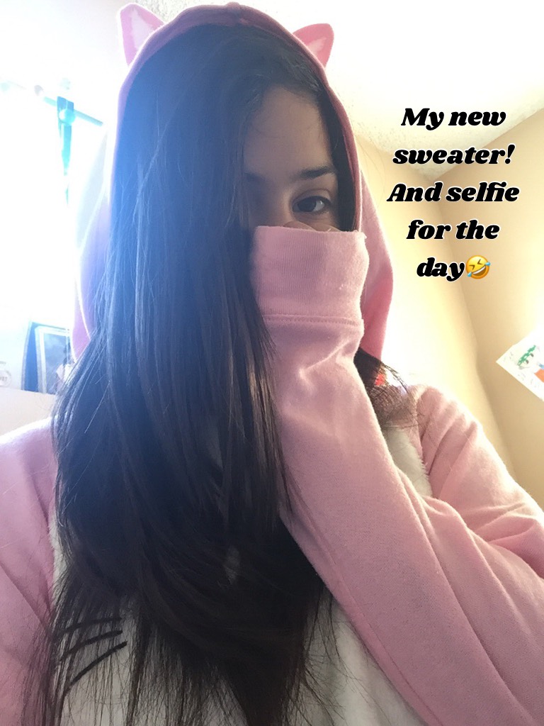My new sweater! And selfie for the day🤣