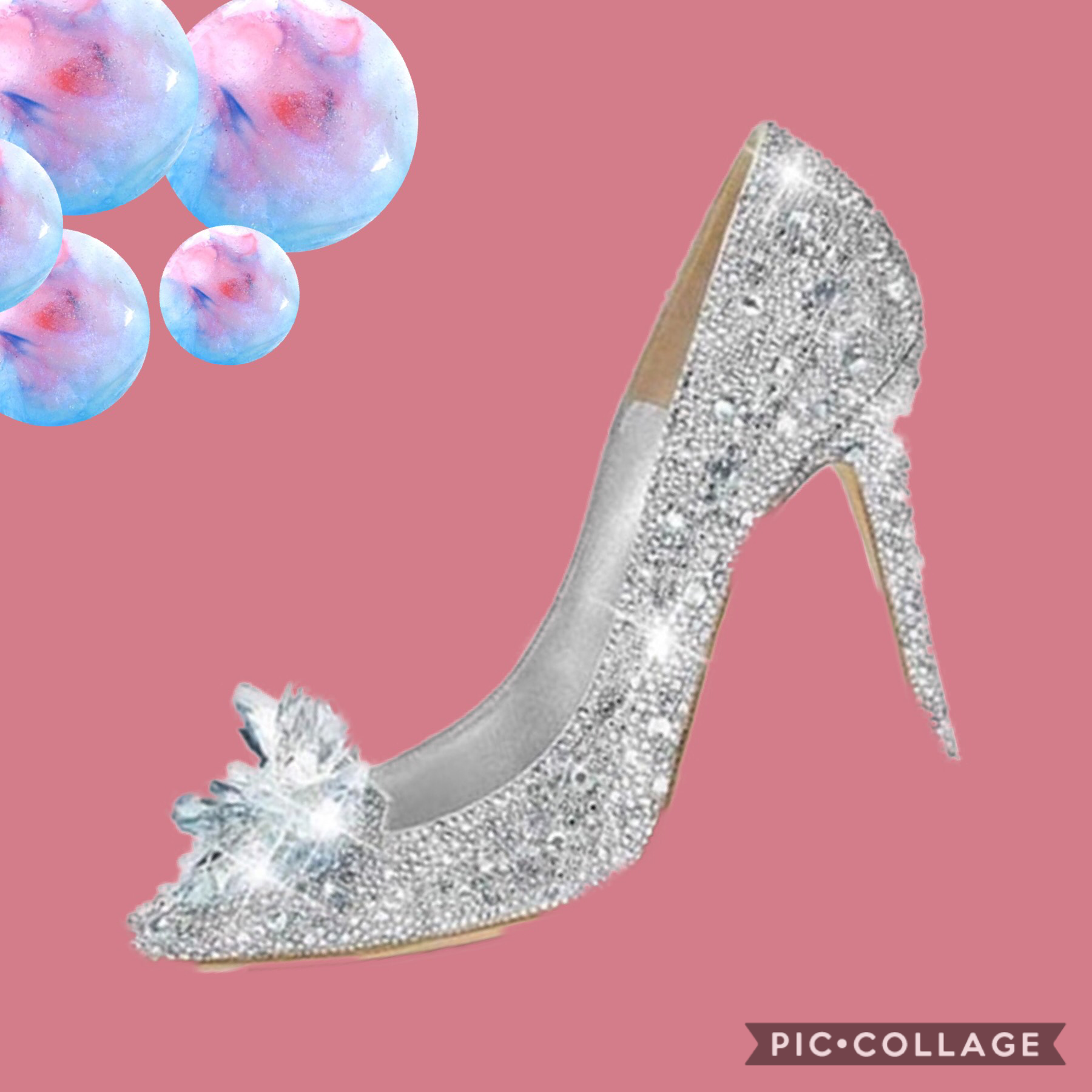 Comment down below if you think the shoe looks like Cinderella’s!!! 👠👠👠👠