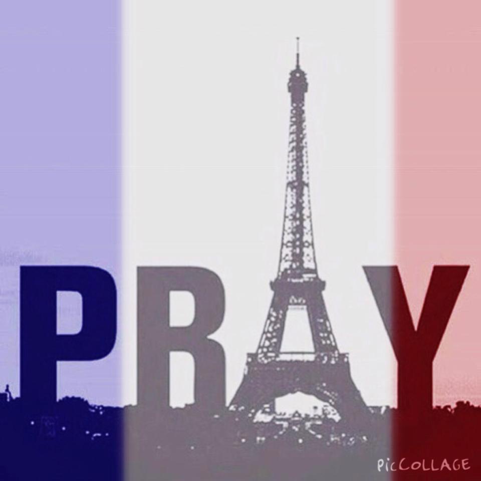 #prayforparis 🙏🏾🇫🇷😔😭😵