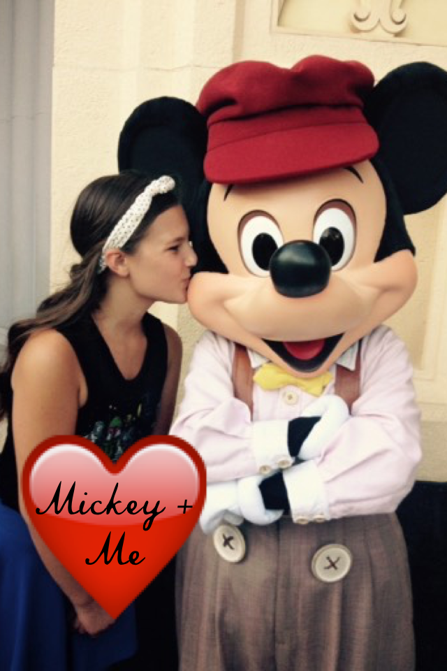 ❤️ Disneyland. ❤️ Mickey. 