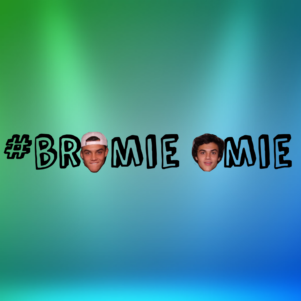 #BlueForEthan 💙💙💙
#GreenForGrayson 💚💚💚
#BromieOmieSong