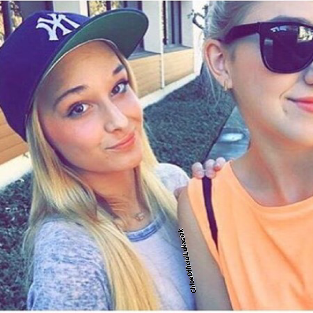 ChloeOfficialLukasiak #such a babe 😘# live you Sarah # bae for life ⭐️