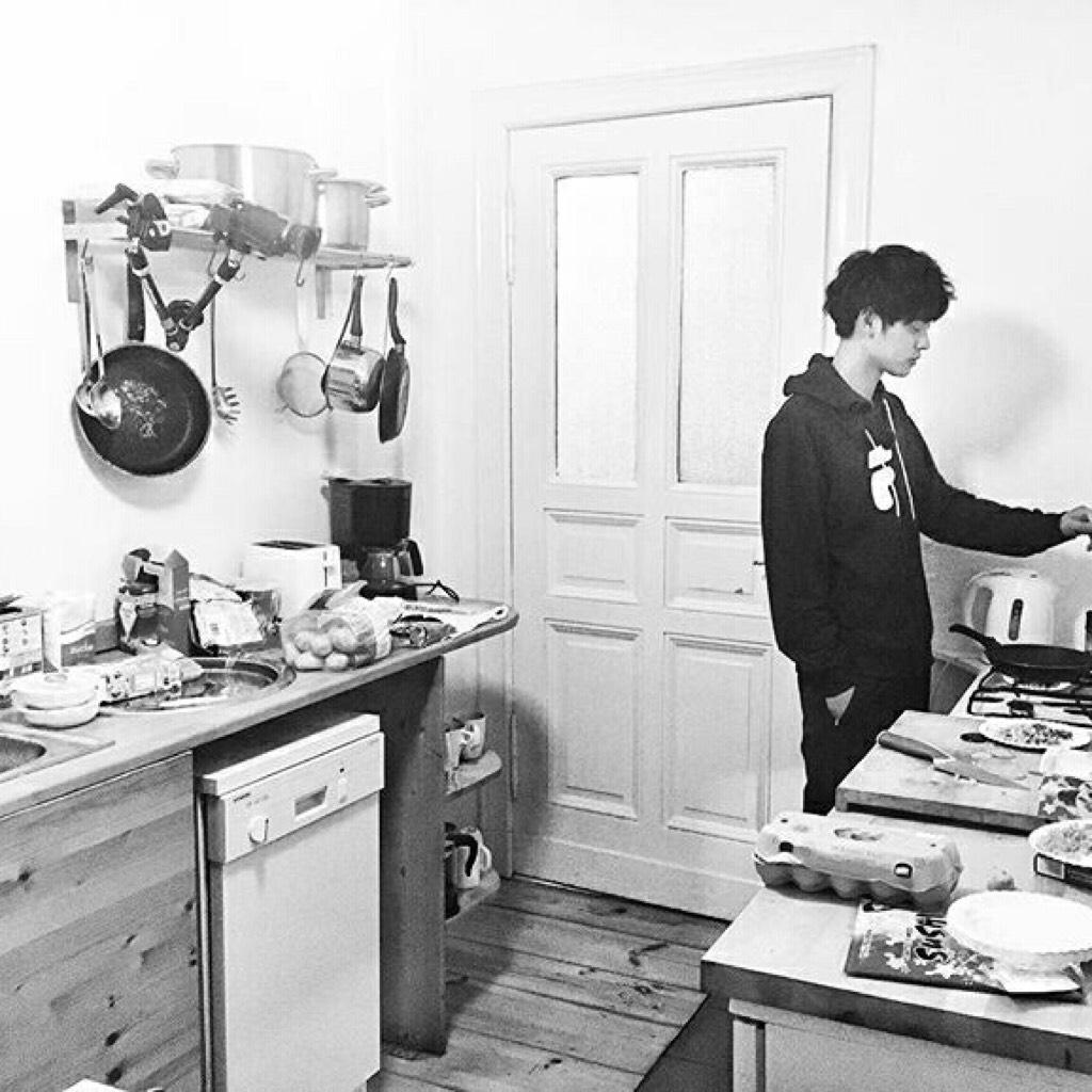 I appreciate anyone who can make cooking look so cool.
Then again, Jung Joon Young can make everything look cool  