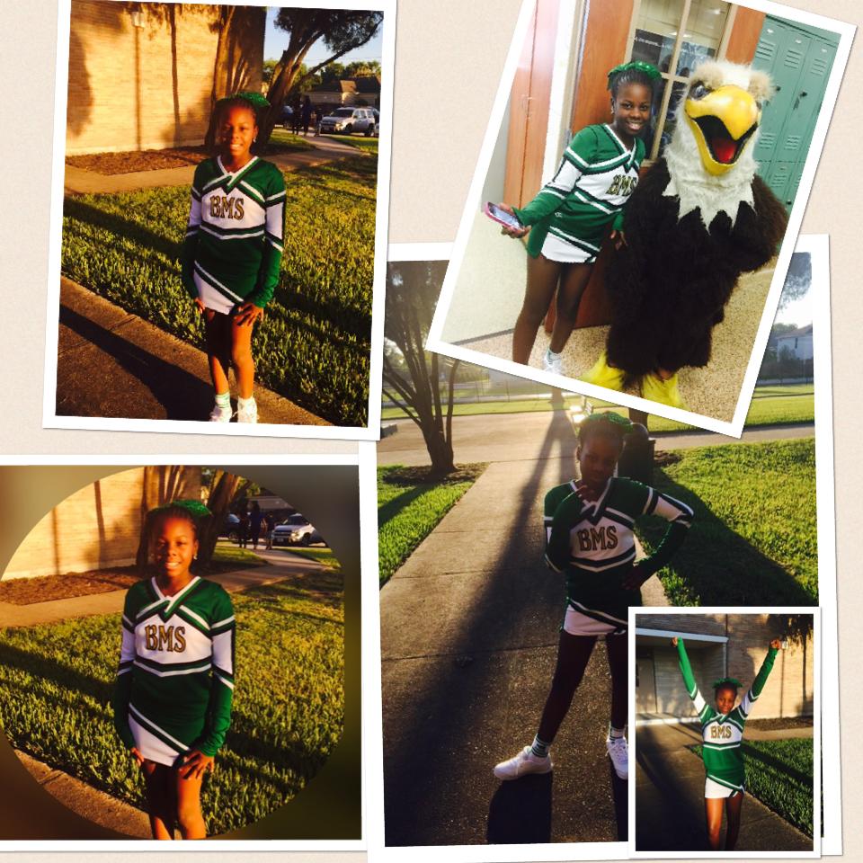 I had my first performance today as a cheerleader.😍🎉