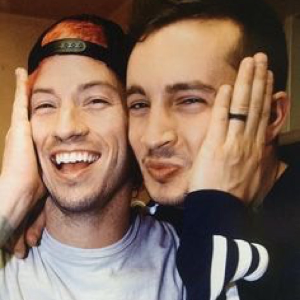 -tap-
i'm at the airport now. i was feeling kinda bad until i saw this picture. thank you tyler and josh for brightening my day. stay alive everybody |-/