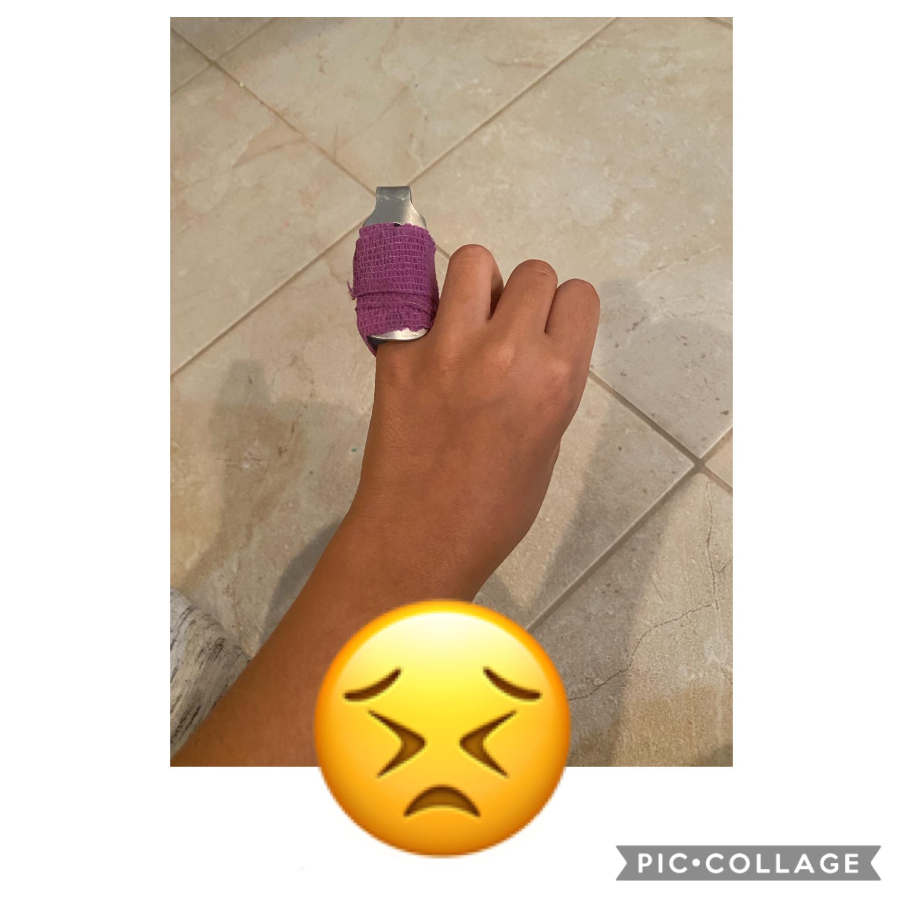 Tap:(
I broke my finger and idk if this will affect my collages:(. Love from meee🤍🤍🤍😭😭😭