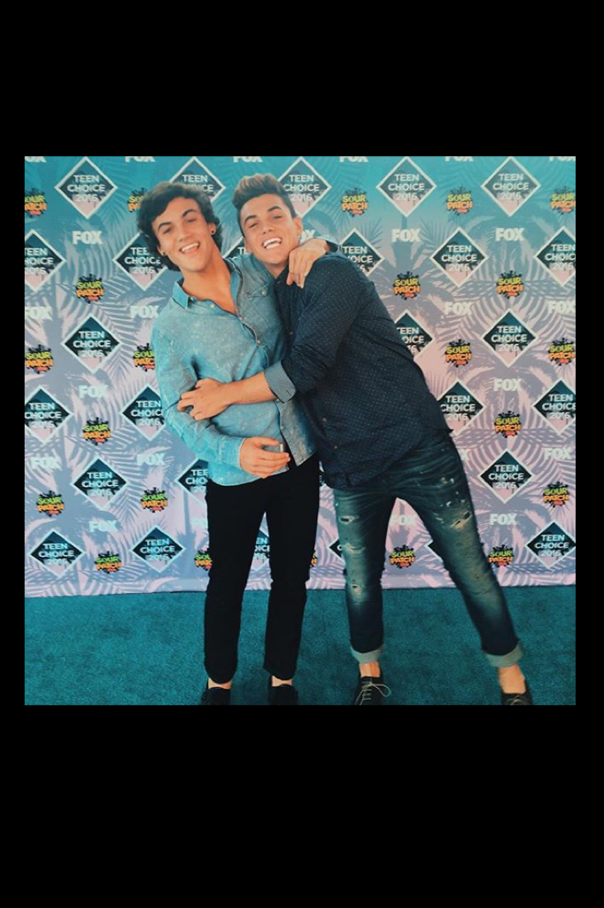 OMG thank you all for voting!!! If you're unaware .. They won 2 awards last night @ #tca!! Thank you guys so much!! Gray & E appreciate you and so do I 💗\\\sorry I haven't posted lately I'll try to be more active 
