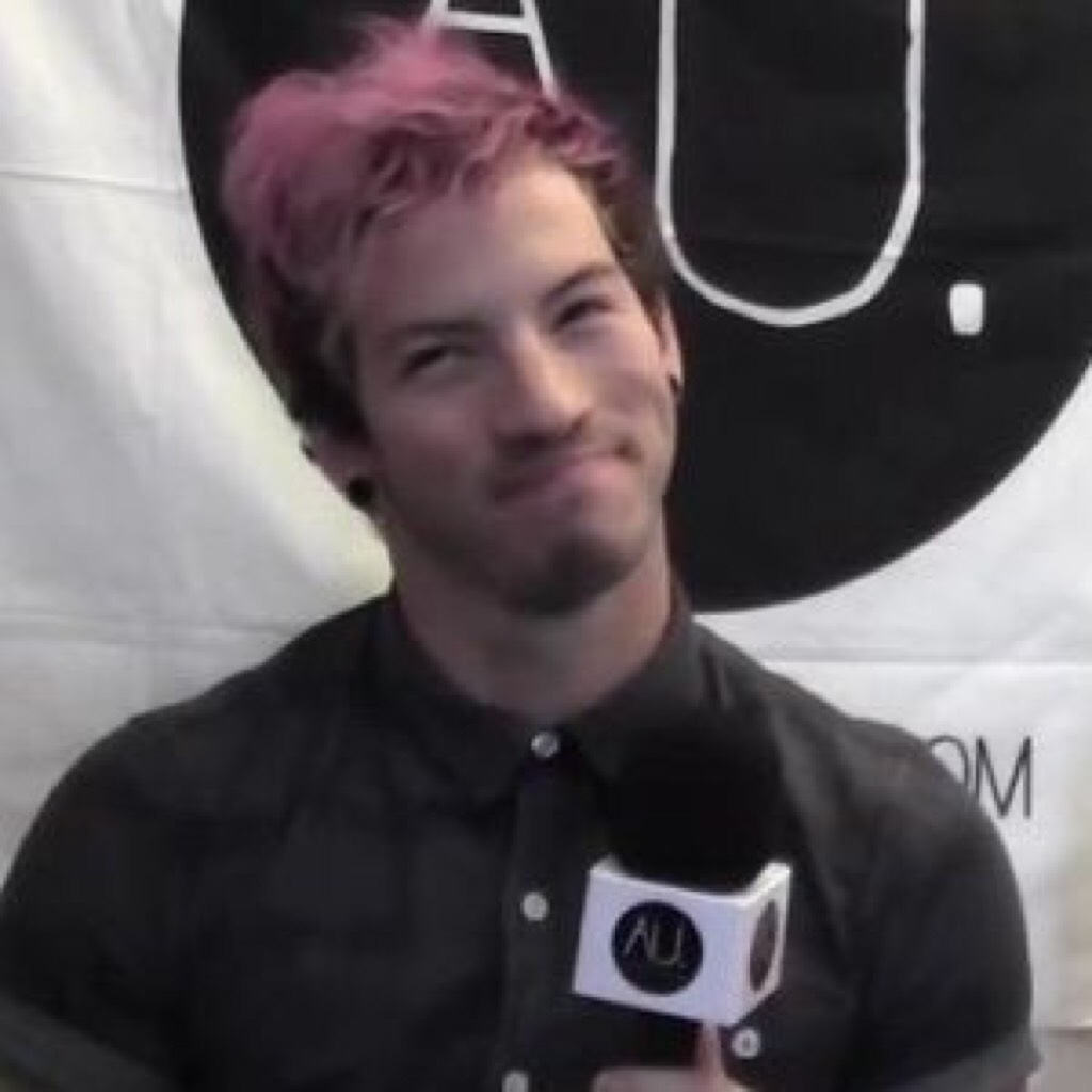josh dun with pink hair could literally punch me in the face and i would cry tears of joy bc oh my god josh with pink hair ya feel