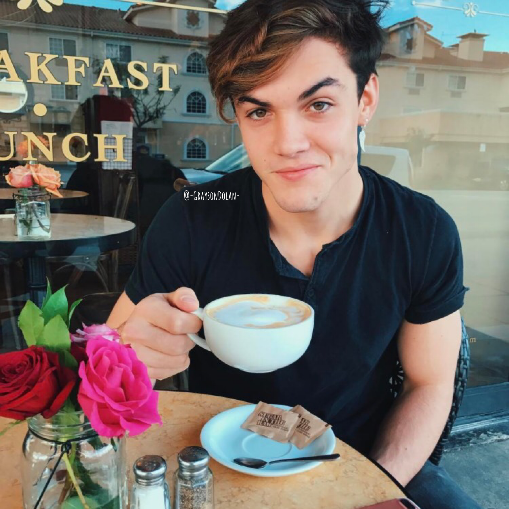 🌹Tap🌹
•I'm Grayson🐳
•single and straight 😔
•17🥀
•So lets talk🌚