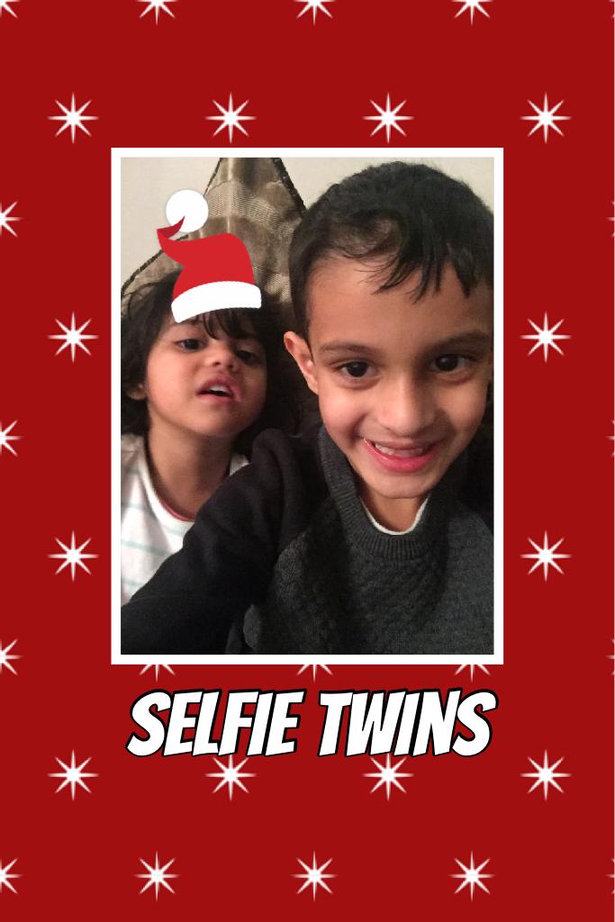 selfie twins