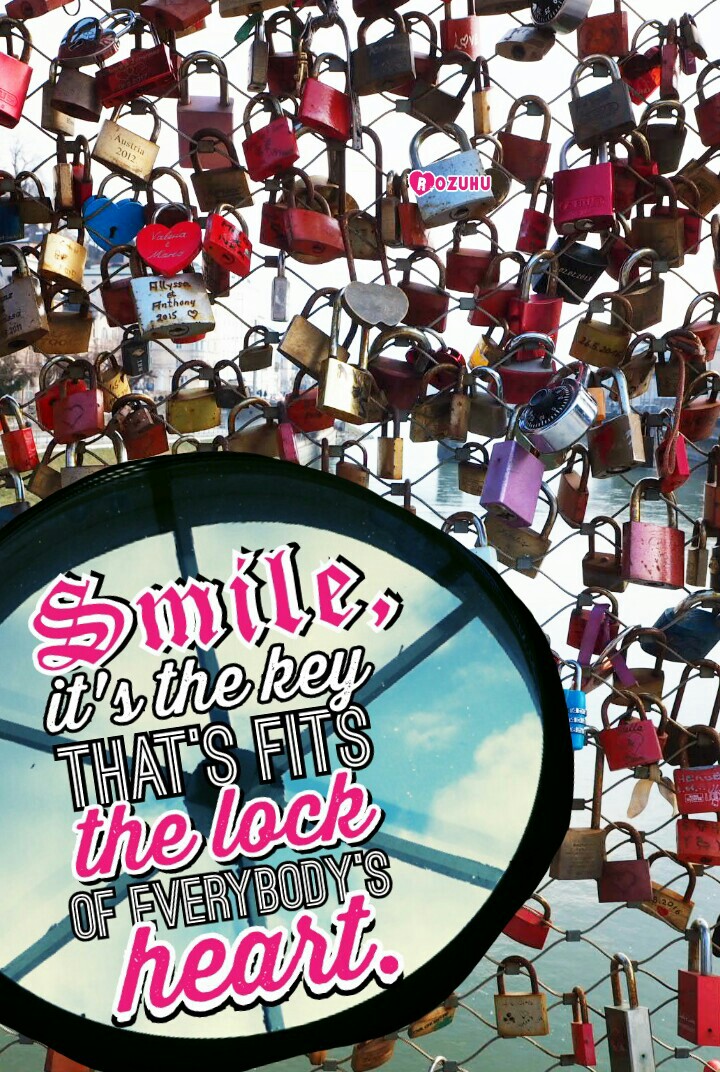 Yay, Friday!! Going to a concert this evening 😍! The love locks on this picture are from a bridge in Salzburg in Austria...