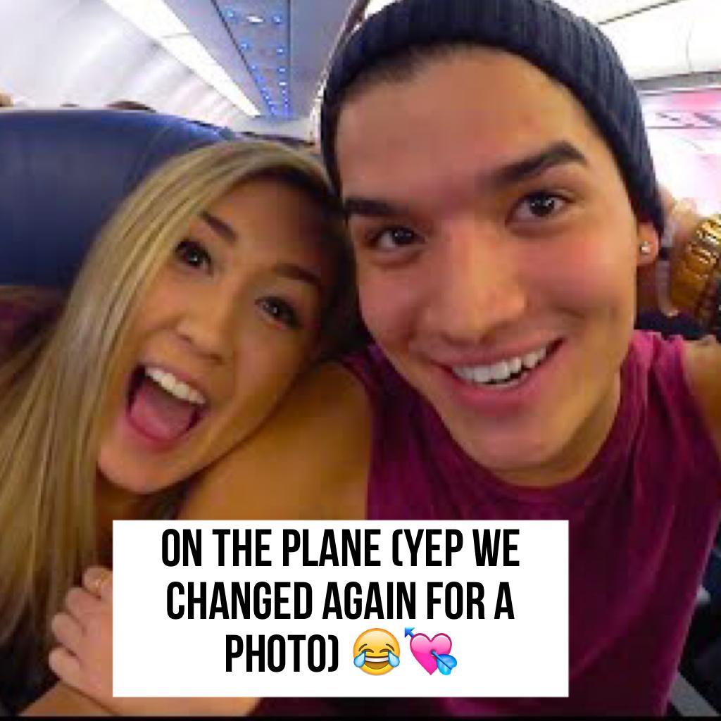 On the plane (yep we changed again for a photo) 😂💘