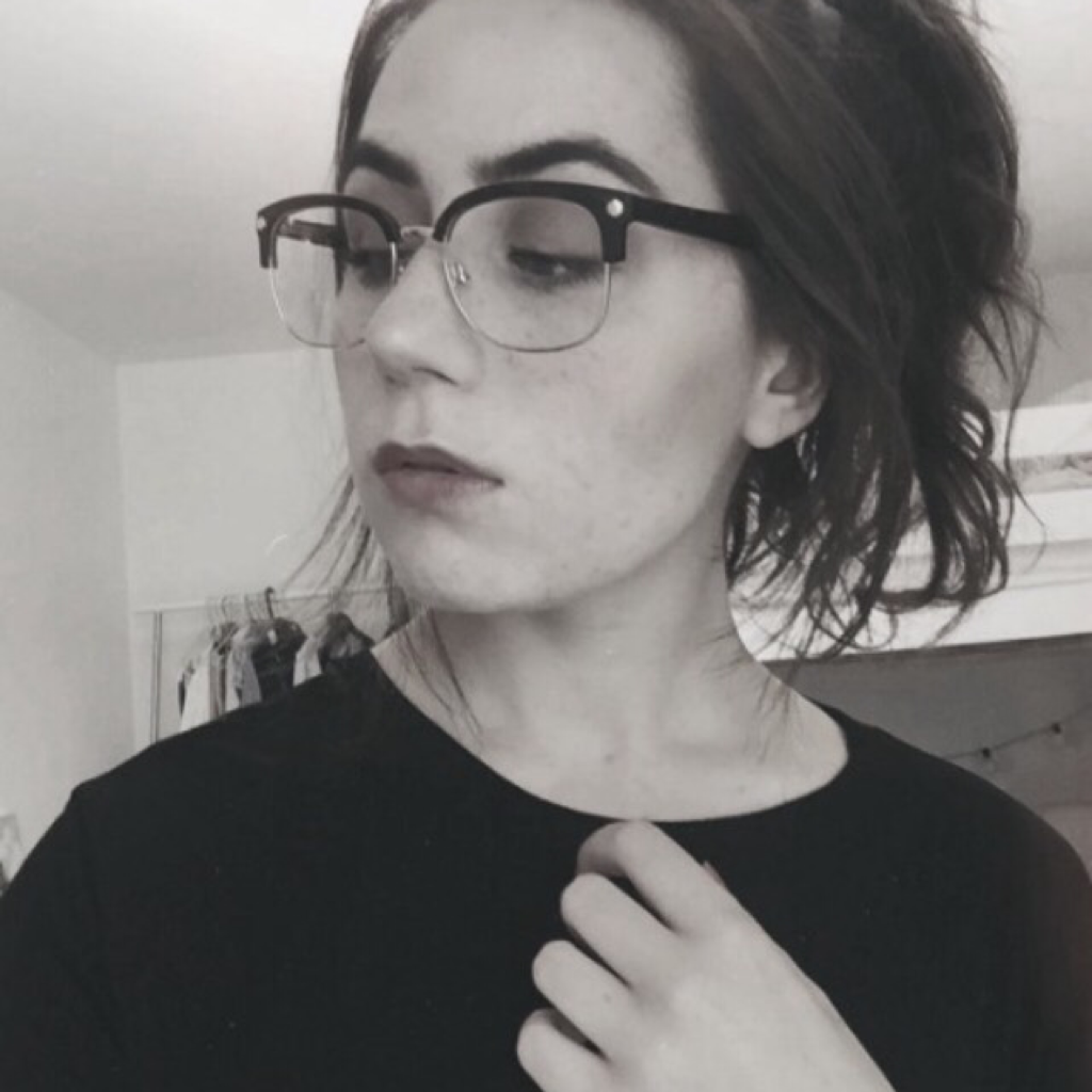 on another note, if you don't have a crush on dodie clark you are a liar and a cheater and also wrong 