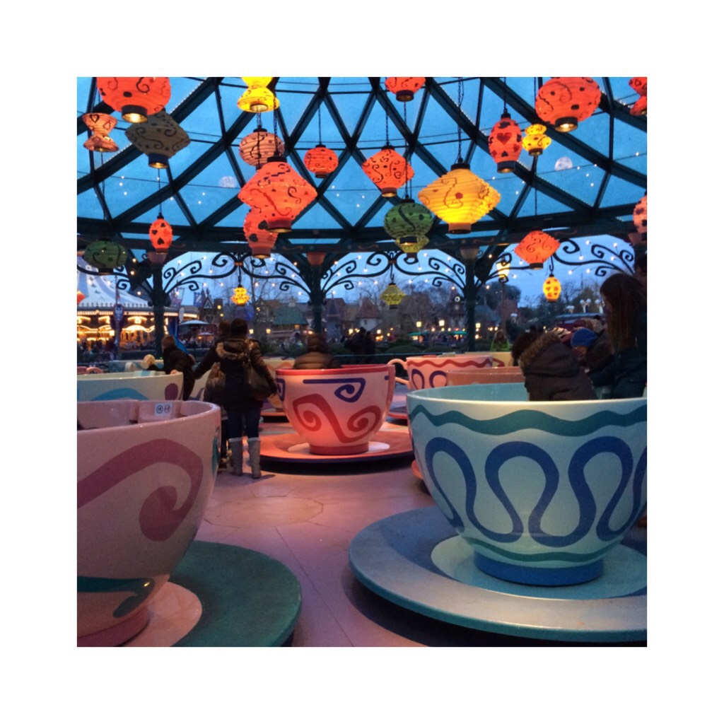 eurodisney! á la france 🇫🇷 | i love these cup games where i can spin as fast as i like sm. when i was 5 my dad told me i must experience g-force in those things and never got in one with me again since he couldn’t handle it (?), let’s say—pshh 💁🏻‍♀️