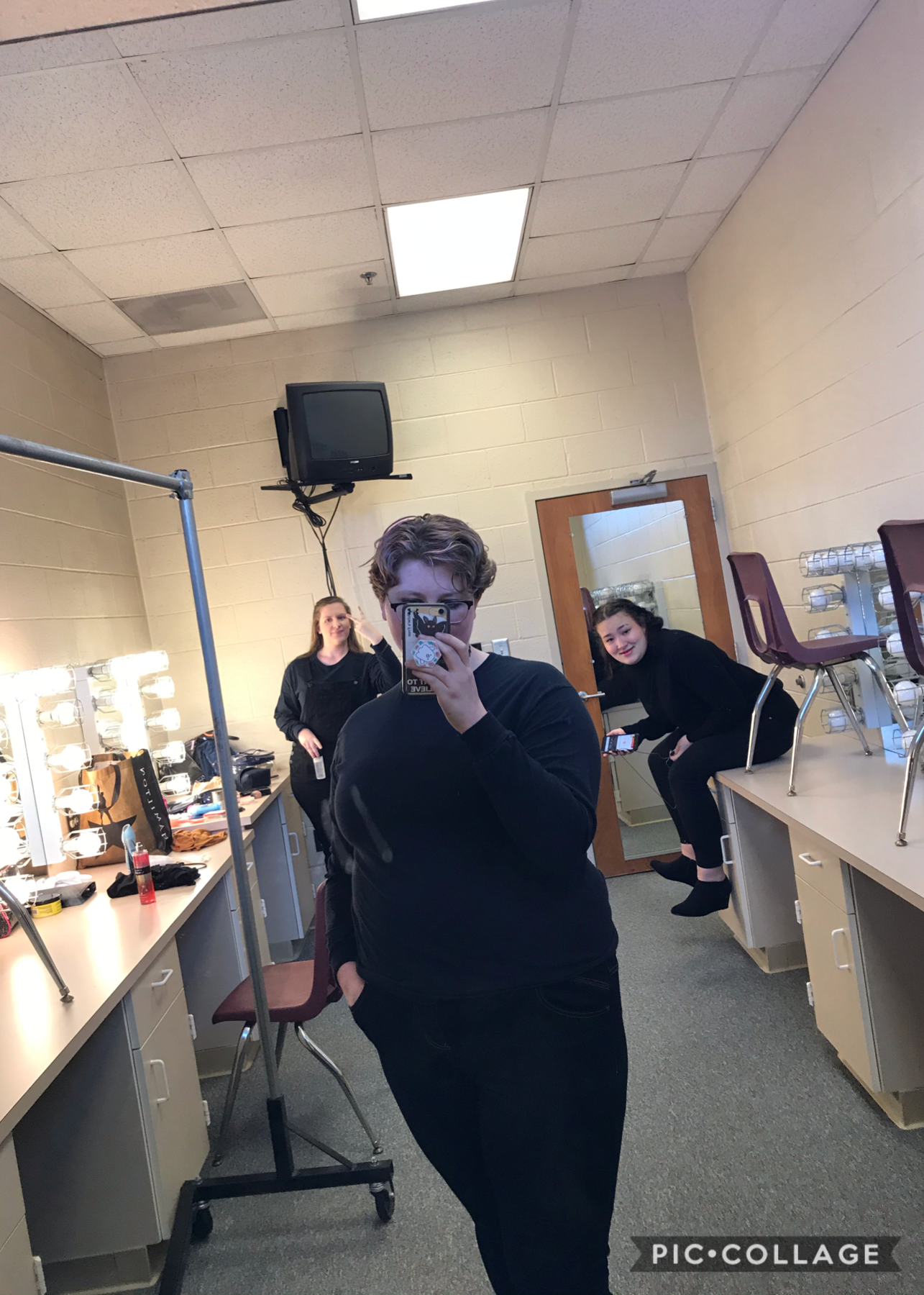 dressing room photos!!! (i’m the one taking the picture lmaö) so the performance on sunday went great!!! we went to chili’s afterward and it was good even tho i had to leave early lol