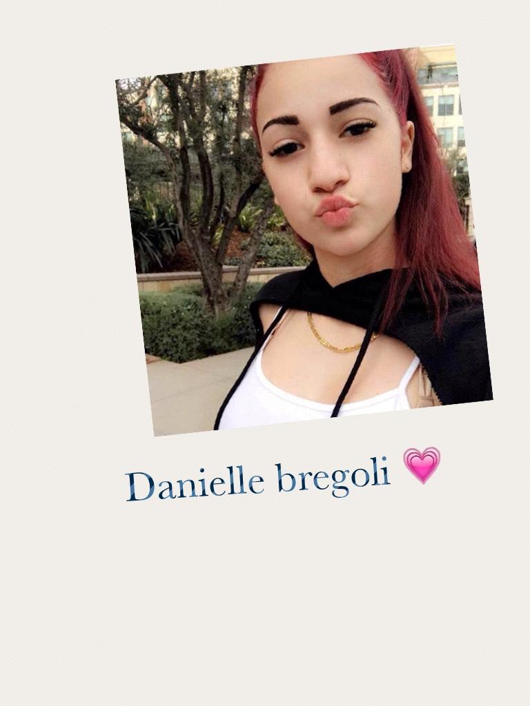 Danielle bregoli 💗
Tap me 💝


Idk why I like her. 💝💝