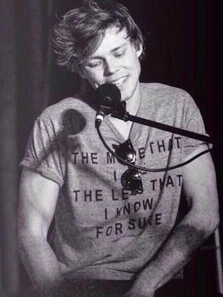 #GetWellSoonAshton you are my sunshine and you deserve to be happy and healthy and I love you so much you are the most beautiful creature I've ever laid eyes on my baby