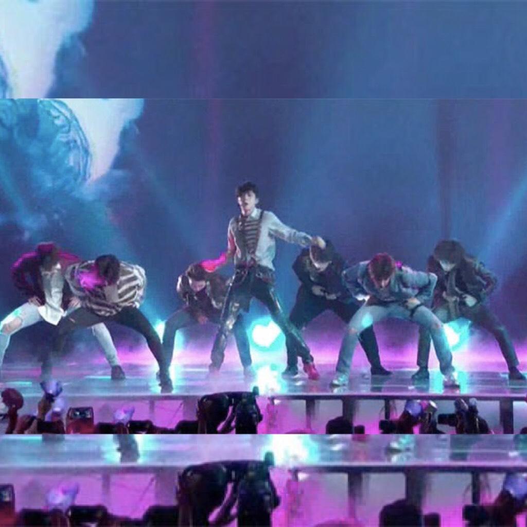 OMG OMG I just need a breath!!!! I start screaming so loud I’m not ok lol btw did anyone saw the abs of Jungkook!!!! Omg I died in that moment!!!!!! 😍❤️❤️❤️🔥🔥 he’s so hot omg I really love this performance now we have to wait for their comeback show and d