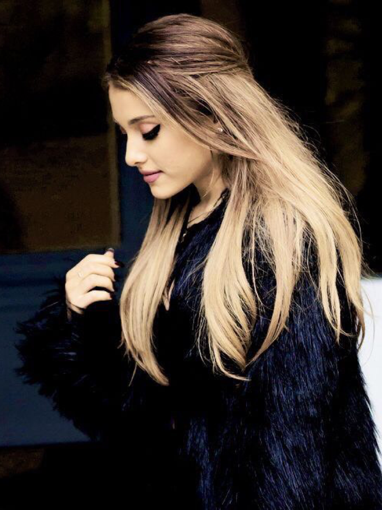 Celeb: Ariana Grande
Day: Monday
Comment what celebrity you want me to post pictures of next week!