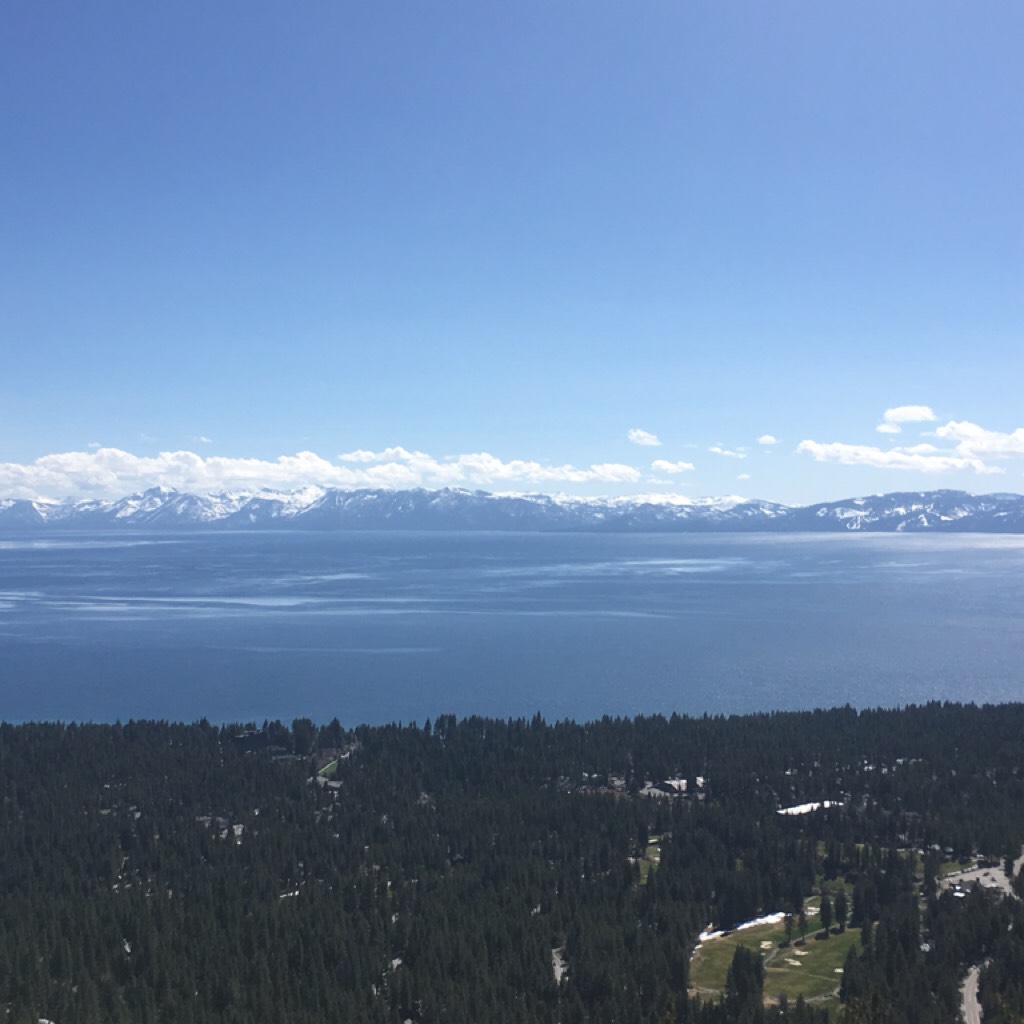 i’m in reno rn and holy shît the view is beautiful ahhhhhh lake tahoe is incredible 