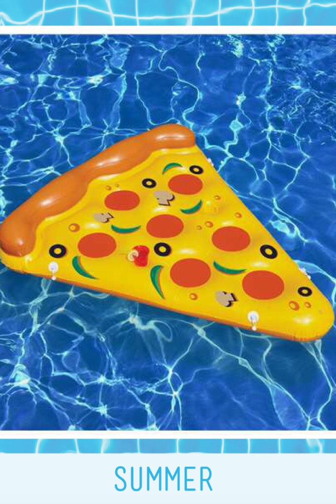 Pizza 🍕 at the pool