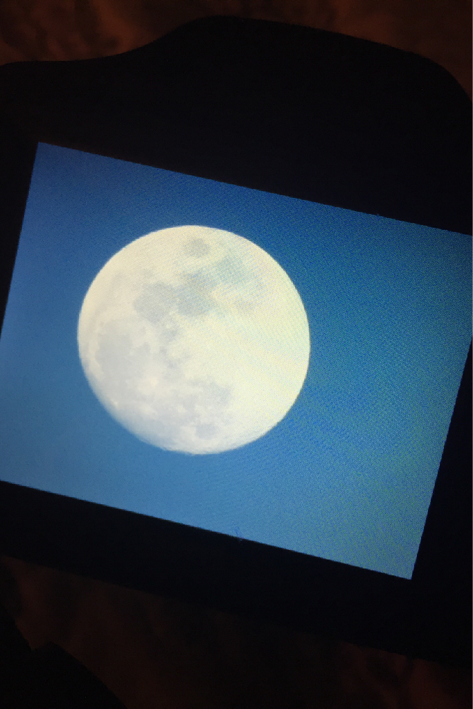 LOOK AT THIS PICTURE I GOT OF THE MOON ON MY CAMERA JUST BY ZOOMING IN OMG