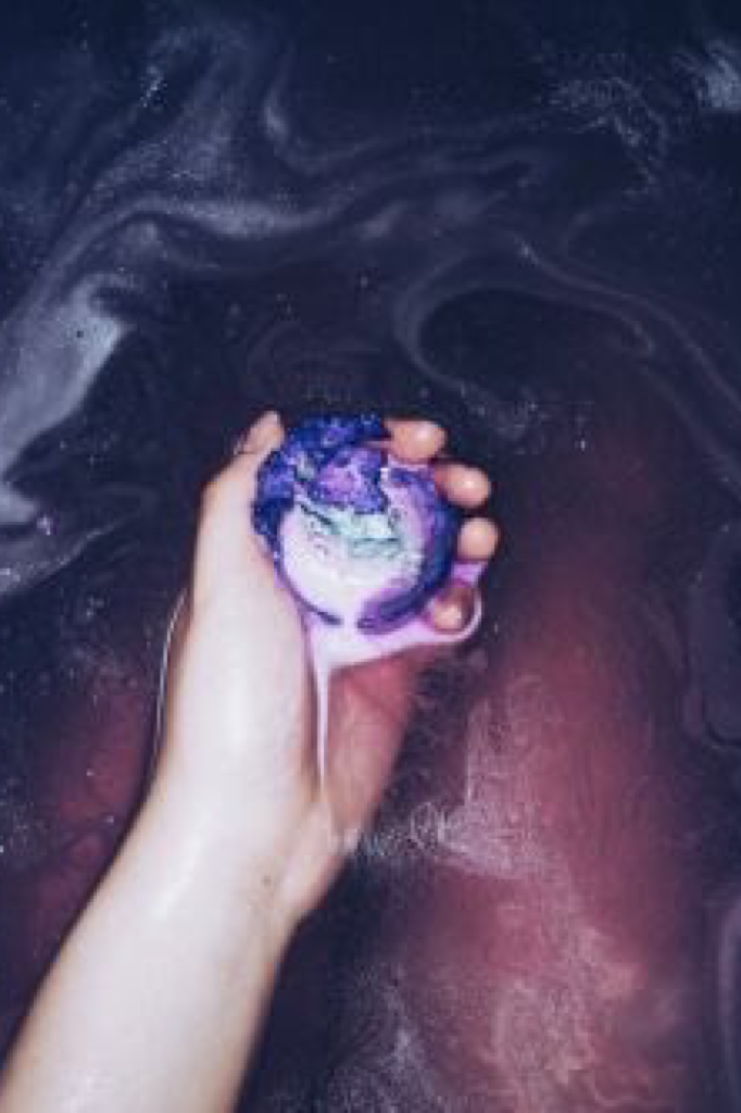 •TAP•

total grunge bath bomb. 
price : $26
brand : lush
(makes you 98% more relaxed)