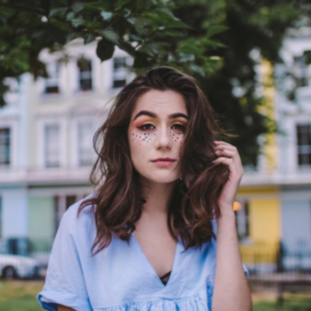 why is dodie so pretty????


i got a bullet journal yayayayay i’m happy about that. 


mmm i don’t have any life changing revelations to share so i think i’ll just post this 